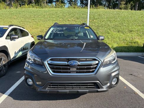 Used 2019 Subaru Outback 3.6R Limited w/ Popular Package #2 AWD/4WD image 2