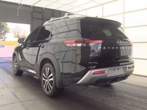 Used 2025 Nissan Pathfinder Platinum AWD/4WD image 2