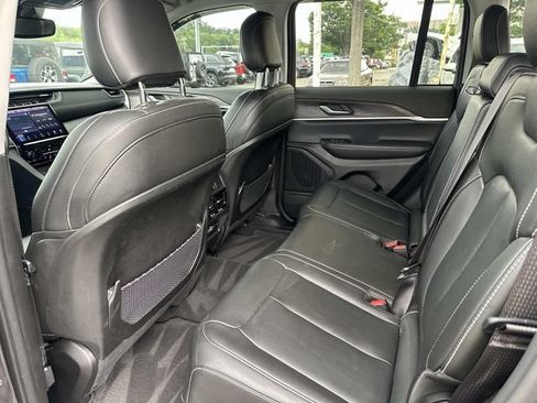 Used 2023 Jeep Grand Cherokee Limited AWD/4WD image 14