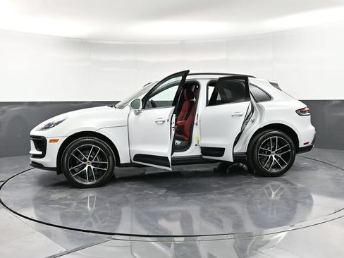 Certified 2026 Porsche Macan AWD/4WD image 37