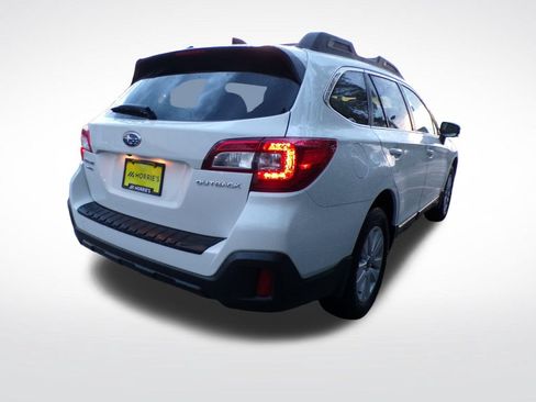 Used 2018 Subaru Outback 2.5i Premium AWD/4WD image 6