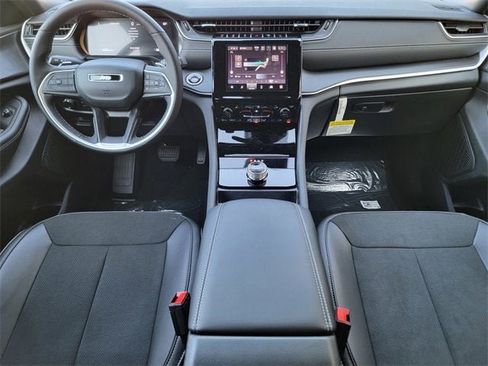 New 2025 Jeep Grand Cherokee Altitude image 25