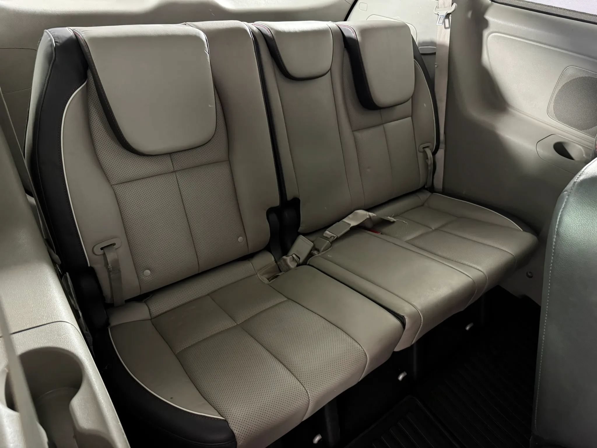 Used 2017 Kia Sedona LX w/ LX Essentials Premium Package FWD image 38