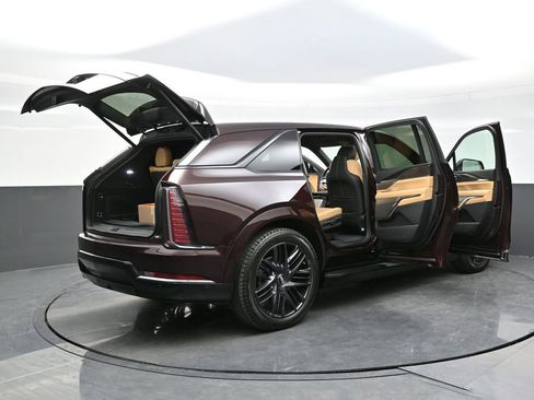New 2025 Cadillac Escalade IQ Sport 2 w/ LPO, ONYX Package image 39