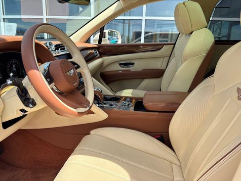 Used 2024 Bentley Bentayga Extended Wheelbase AWD/4WD image 20