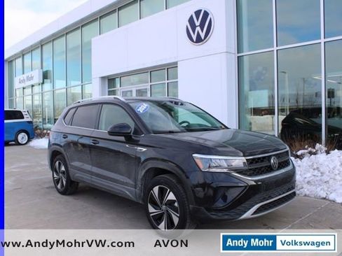 Used 2024 Volkswagen Taos SE image 1