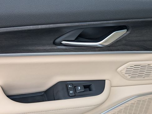 New 2026 Jeep Grand Cherokee Limited w/ Luxury Tech Group II RWD image 28