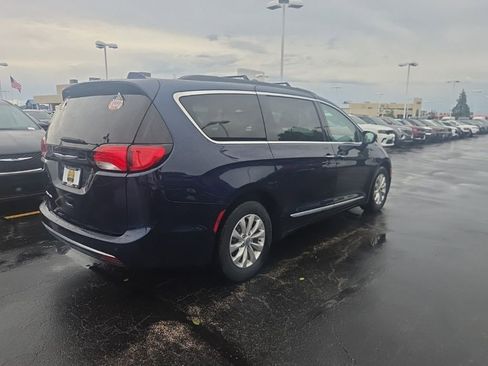 Used 2017 Chrysler Pacifica Touring-L w/ 13 Speaker Alpine Sound Group FWD image 6