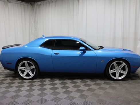 Used 2015 Dodge Challenger R/T Scat Pack RWD image 31