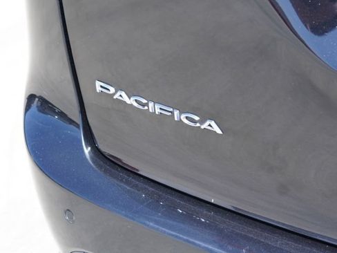Used 2025 Chrysler Pacifica Select FWD image 10