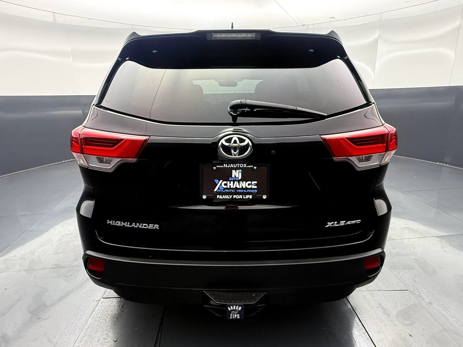 Used 2019 Toyota Highlander XLE AWD/4WD image 6