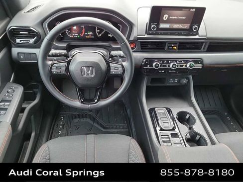 Used 2025 Honda Pilot Sport image 18