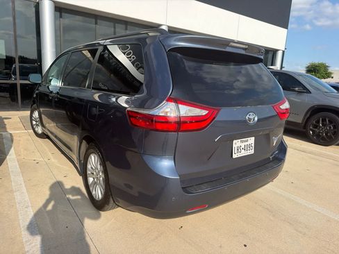 Used 2015 Toyota Sienna XLE w/ XLE Navigation Package FWD image 8