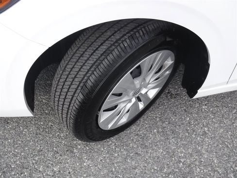 Used 2025 Nissan Sentra S image 17