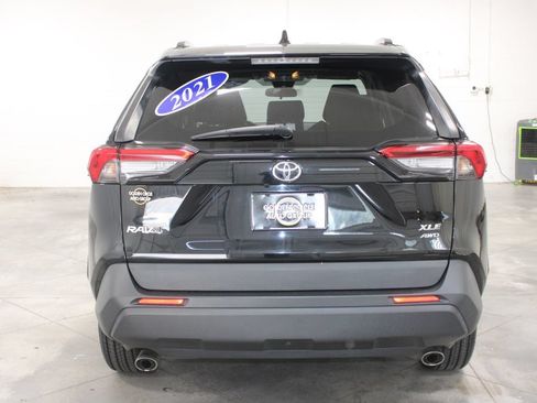 Used 2021 Toyota RAV4 XLE AWD/4WD image 8