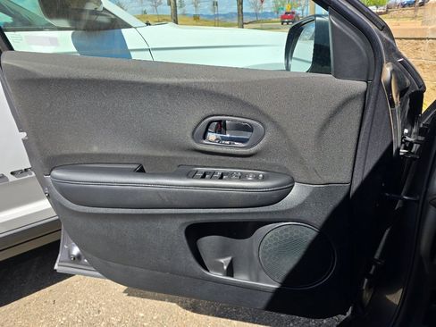 Used 2019 Honda HR-V LX image 16