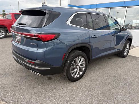 Used 2025 Buick Enclave Preferred AWD/4WD image 3