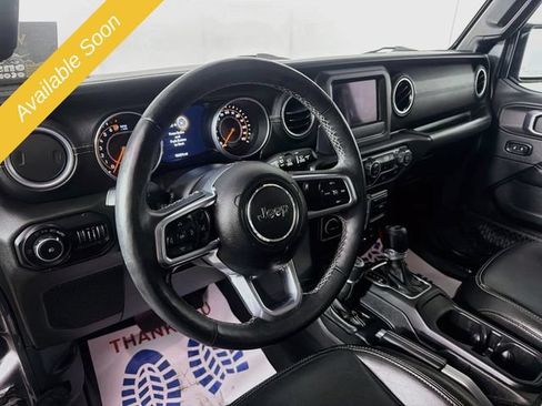 Used 2018 Jeep Wrangler Unlimited Sahara AWD/4WD image 9
