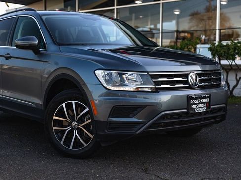 Used 2021 Volkswagen Tiguan SE w/ Panoramic Sunroof Package image 3