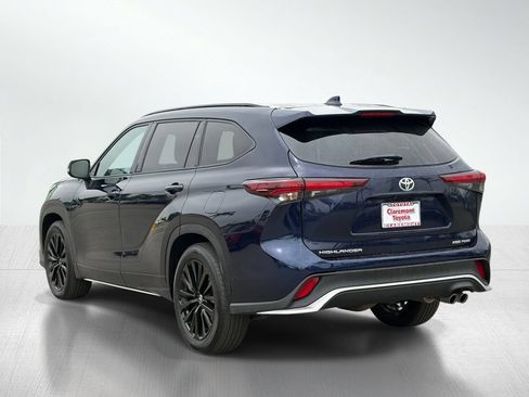 Certified 2025 Toyota Highlander XSE AWD/4WD image 4