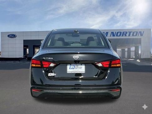 Used 2025 Nissan Altima 2.5 SV FWD image 6
