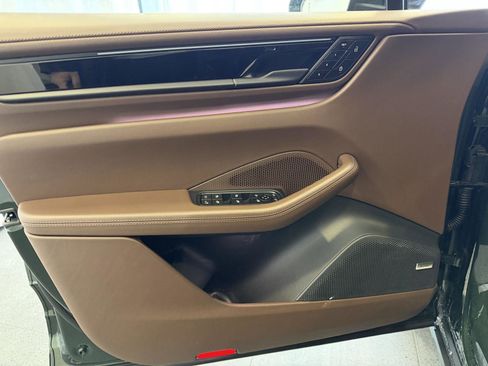 Certified 2025 Porsche Macan Electric image 15