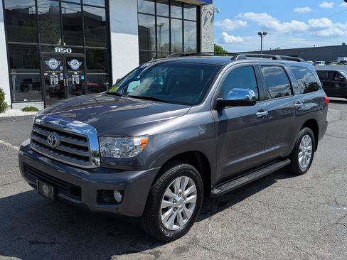 Used 2017 Toyota Sequoia Platinum AWD/4WD image 2