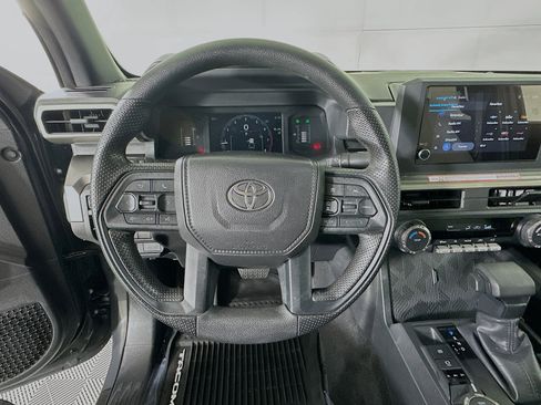 Used 2025 Toyota Tacoma SR5 AWD/4WD image 15