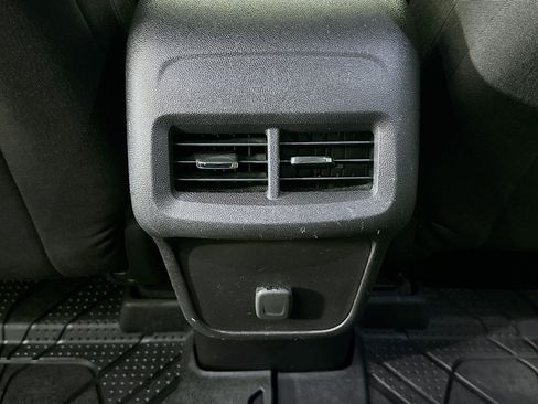 Used 2018 Chevrolet Equinox LT image 27