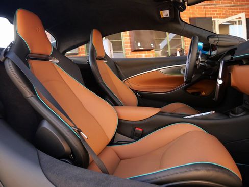 Used 2026 McLaren Artura RWD image 11