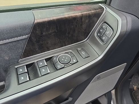 Used 2025 Ford F350 Lariat w/ Black Appearance Package image 7