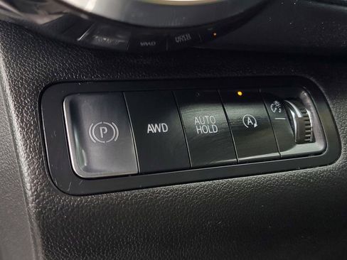 Used 2025 Chevrolet Equinox LT w/ Convenience Package II image 10