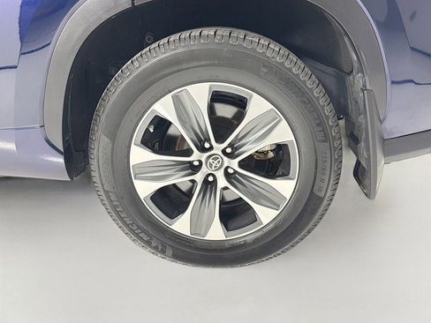 Used 2022 Toyota Highlander XLE AWD/4WD image 33