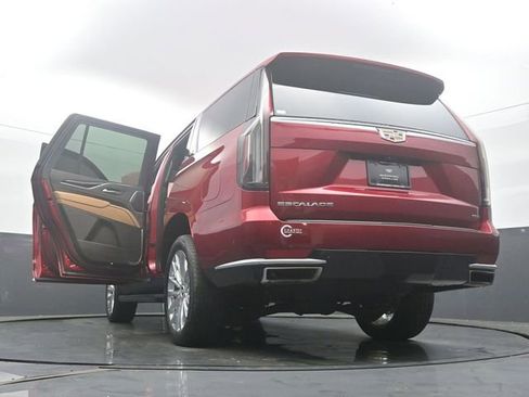 Used 2024 Cadillac Escalade Premium Luxury AWD/4WD image 58