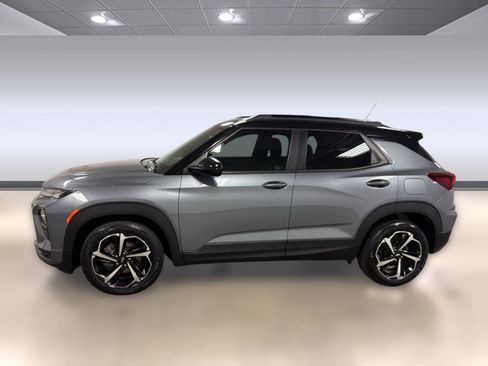 Used 2021 Chevrolet TrailBlazer RS w/ Technology Package FWD image 2