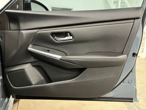 Used 2025 Nissan Sentra SR FWD image 22