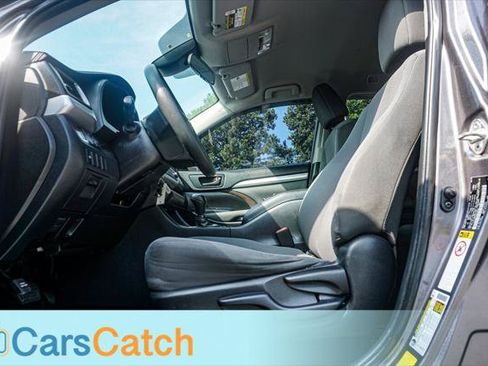 Used 2019 Toyota Highlander LE FWD image 18