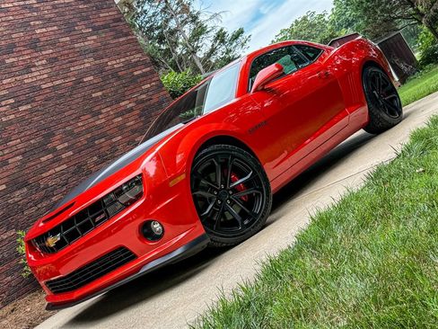 Used 2013 Chevrolet Camaro SS w/ SS Performance Package RWD image 3