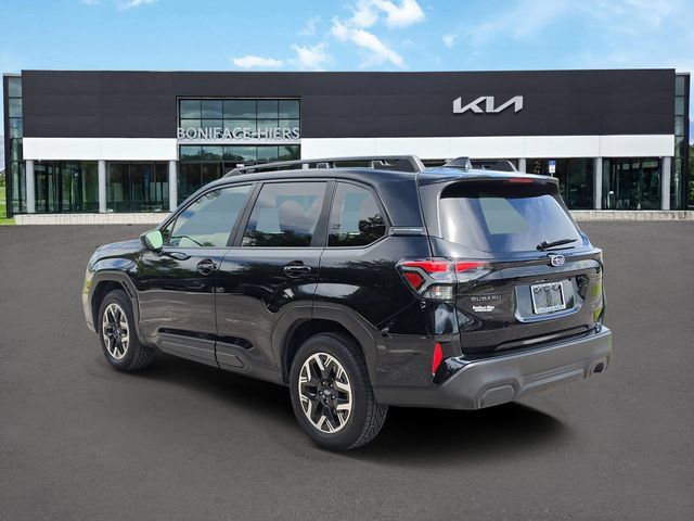 Used 2025 Subaru Forester Premium AWD/4WD image 3
