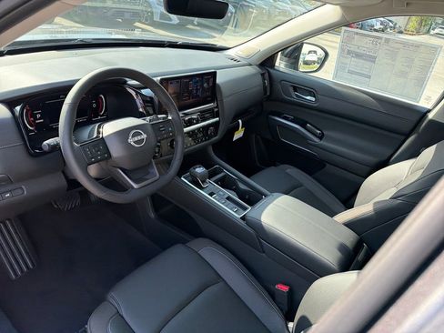 New 2026 Nissan Pathfinder SL w/ SL Premium Package FWD image 13