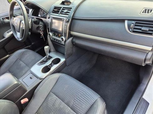 Used 2014 Toyota Camry SE FWD image 19