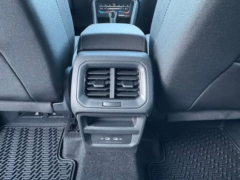 New 2026 Volkswagen Taos SE image 12