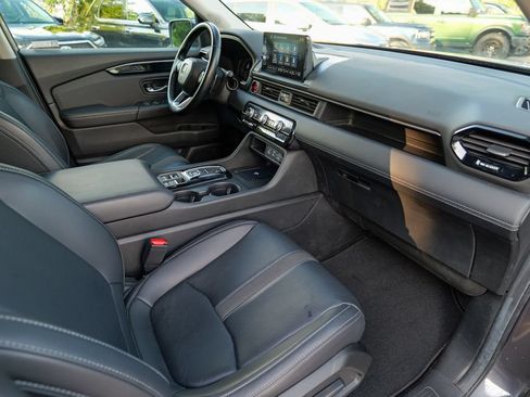 Used 2025 Honda Pilot EX-L image 36