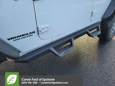 Used 2015 Jeep Wrangler Unlimited Rubicon w/ Connectivity Group image 15