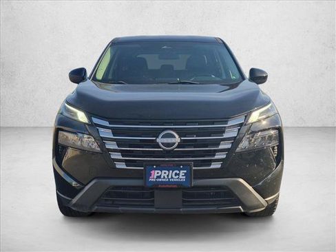Used 2024 Nissan Rogue SV AWD/4WD image 2