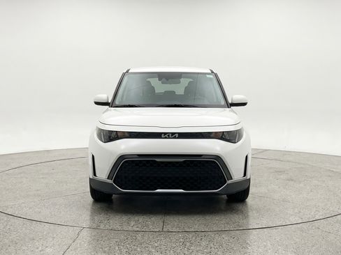 Used 2025 Kia Soul LX w/ LX Technology Package FWD image 2