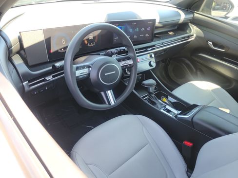 Certified 2025 Hyundai Santa Cruz SEL FWD image 6