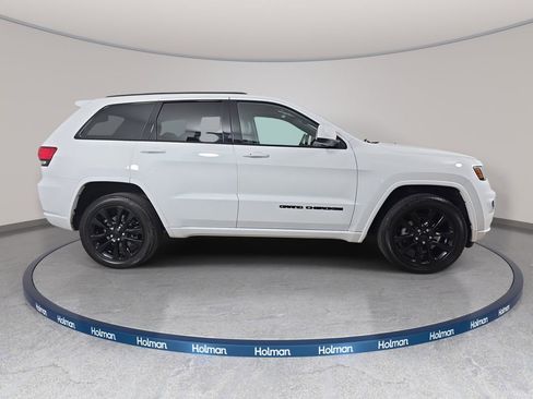 Used 2017 Jeep Grand Cherokee Altitude AWD/4WD image 5