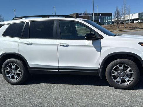 Used 2023 Honda Passport TrailSport image 3