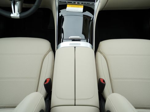 New 2026 Mercedes-Benz GLC 300 4MATIC image 28